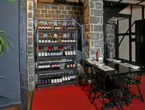 Fox And Hounds Inn - VIC Tourism 4