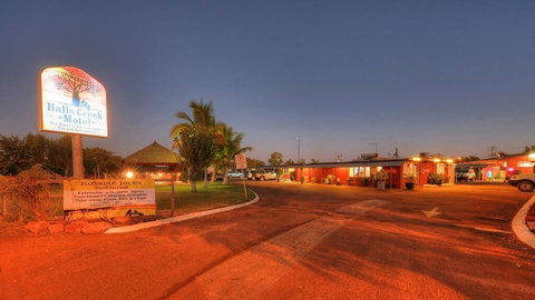 Halls Creek Motel - VIC Tourism 1