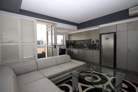 Honeysuckle Executive Apartments - VIC Tourism 3