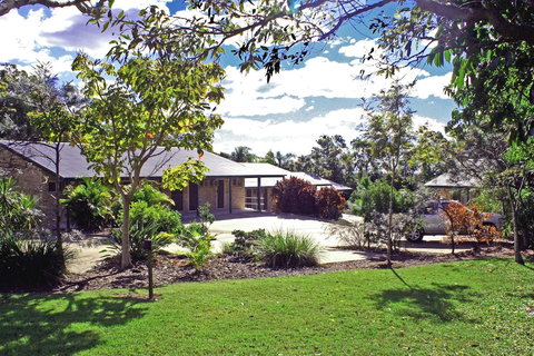 Emeraldene Inn & Eco-Lodge - VIC Tourism 3