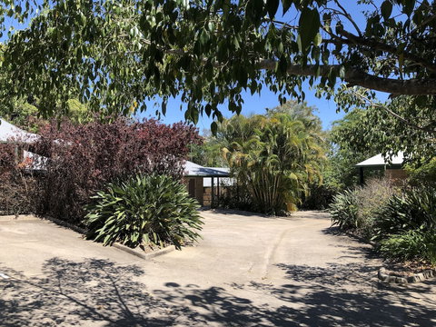 Emeraldene Inn & Eco-Lodge - VIC Tourism 1