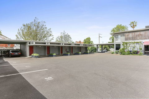 Comfort Inn Botanical - VIC Tourism 0