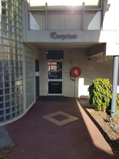 Ringwood Lake Inn - VIC Tourism 0