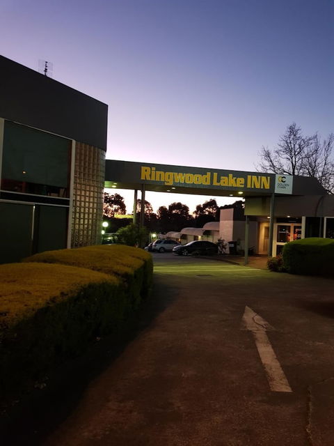 Ringwood Lake Inn - VIC Tourism 2