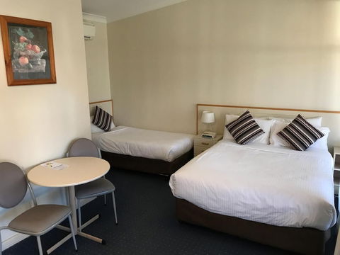 Orange Motor Lodge - VIC Tourism 2