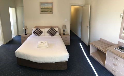 Orange Motor Lodge - VIC Tourism 6