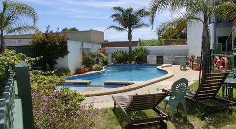 Banjo Paterson Motor Inn - VIC Tourism 6