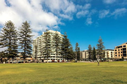 Oaks Glenelg Liberty Suites - VIC Tourism 0