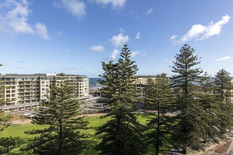 Oaks Glenelg Liberty Suites - VIC Tourism 6