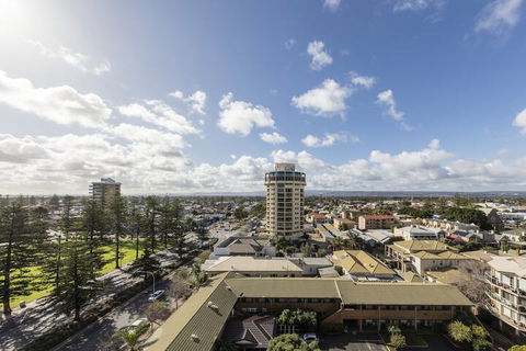 Oaks Glenelg Liberty Suites - VIC Tourism 3