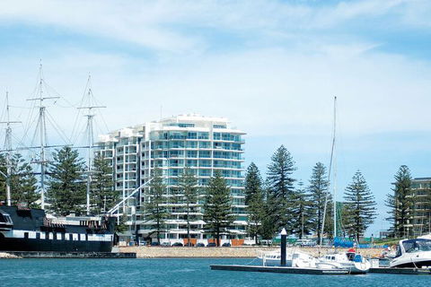 Oaks Glenelg Liberty Suites - VIC Tourism 2
