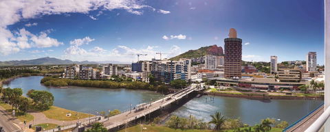 Oaks Townsville Gateway Suites - VIC Tourism 1