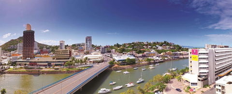 Oaks Townsville Gateway Suites - VIC Tourism 0