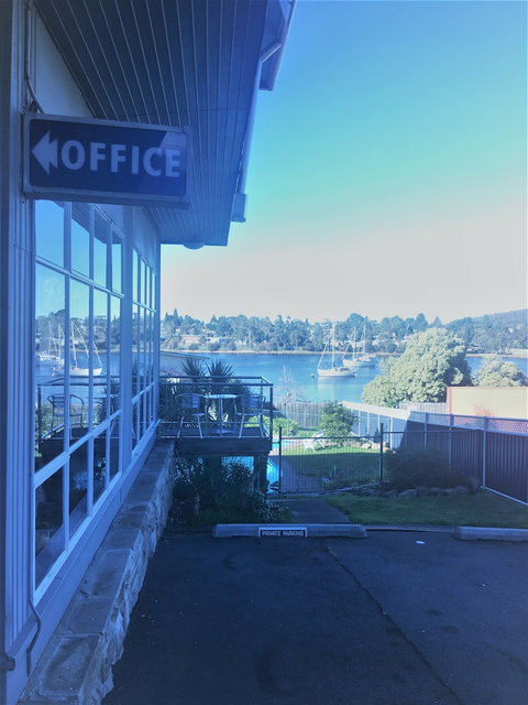 Waterfront Lodge Motel - VIC Tourism 3