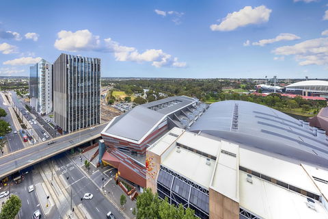 Oaks Adelaide Embassy Suites - VIC Tourism 4