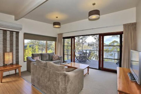 Stewarts Bay Lodge - VIC Tourism 0