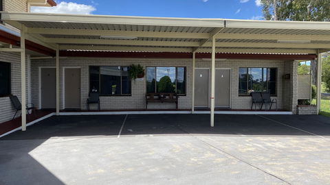 Sapphire City Motor Inn, Inverell - VIC Tourism 1