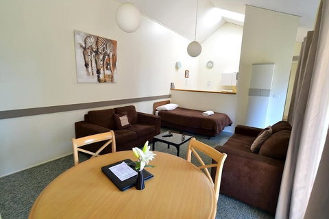 Executive Hideaway Motel - VIC Tourism 6