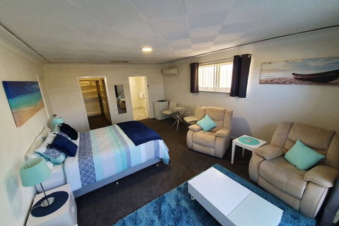 Palm Beach Guest House - VIC Tourism 6