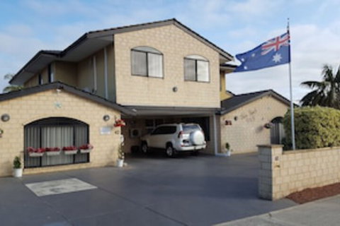 Palm Beach Guest House - VIC Tourism 0