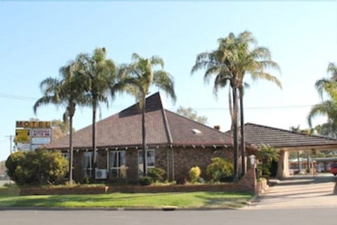 Nandewar Motor Inn - VIC Tourism 0