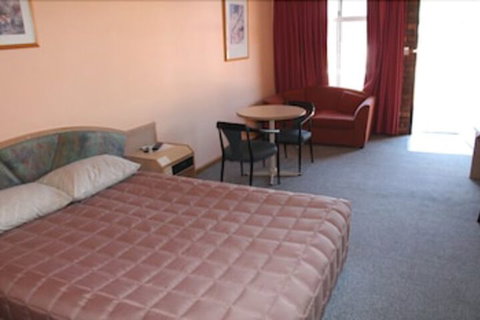 Nandewar Motor Inn - VIC Tourism 5