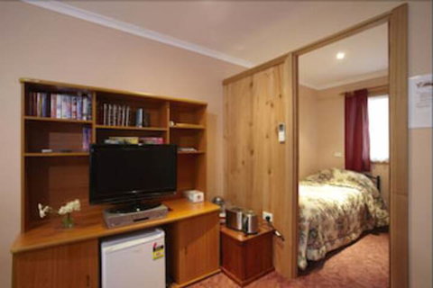 North East Rest Awhile Bed & Breakfast - VIC Tourism 5