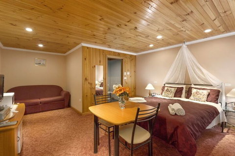 North East Rest Awhile Bed & Breakfast - VIC Tourism 4