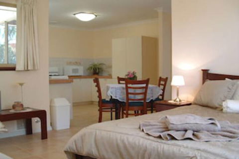 The Nosh & Nod - Avon Terrace - VIC Tourism 4