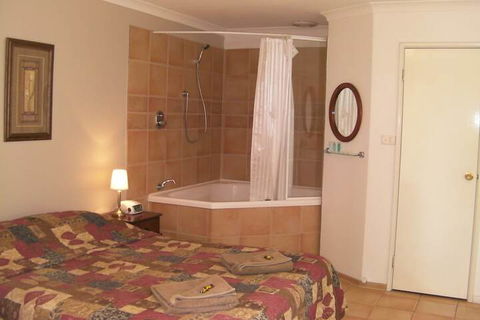 The Nosh & Nod - Avon Terrace - VIC Tourism 2