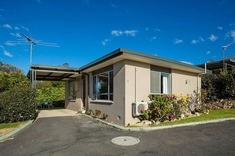 Eagle Heights - VIC Tourism 0