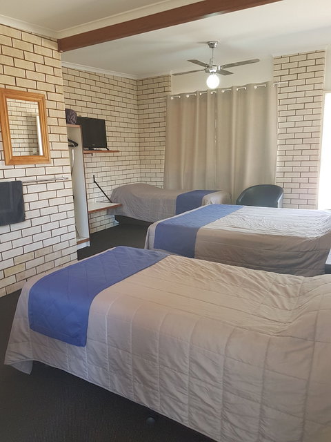 Emerald Tower Motor Inn - VIC Tourism 6