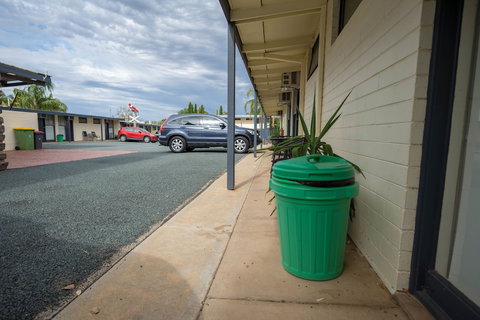 Pioneer Station Motor Inn - VIC Tourism 1