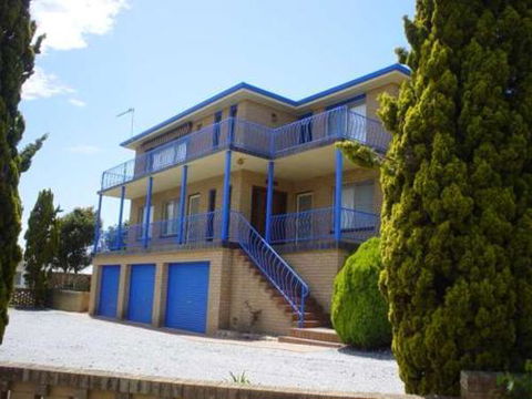 Flat 2 3 Bay Lane - VIC Tourism 5