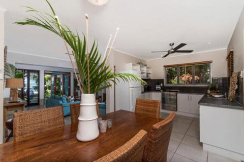 The Palms On Newell Beach - VIC Tourism 5