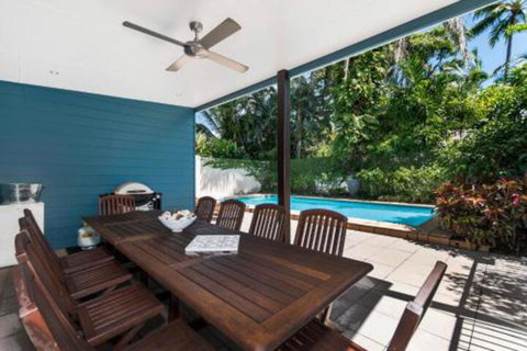 The Palms On Newell Beach - VIC Tourism 2