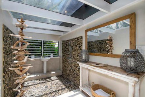 The Palms On Newell Beach - VIC Tourism 6