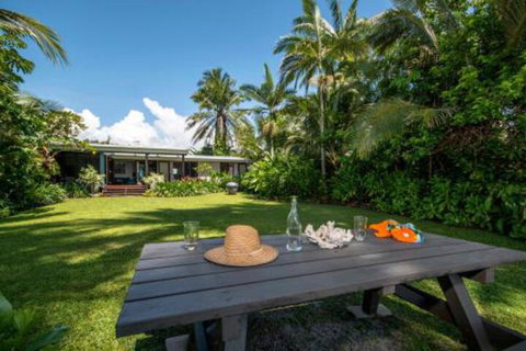 The Palms On Newell Beach - VIC Tourism 0