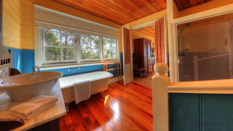 Island View Spa Cottage - VIC Tourism 3