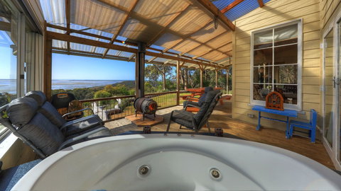 Island View Spa Cottage - VIC Tourism 6