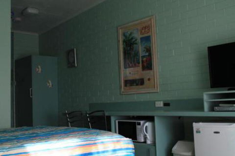 Inverloch Motel - VIC Tourism 4