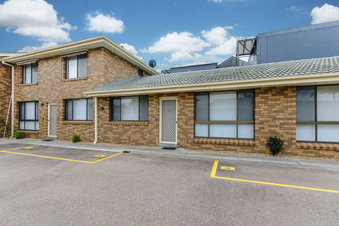 Hybiscus Waterfront Apartments - VIC Tourism 0