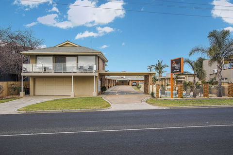Hybiscus Waterfront Apartments - VIC Tourism 2