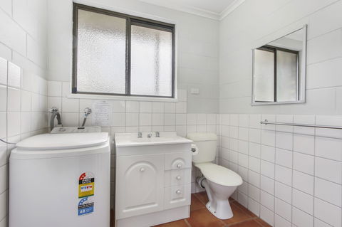Hybiscus Waterfront Apartments - VIC Tourism 5