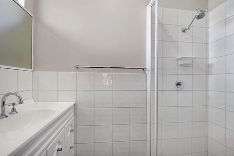 Hybiscus Waterfront Apartments - VIC Tourism 3