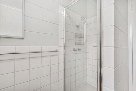 Hybiscus Waterfront Apartments - VIC Tourism 6