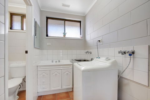 Hybiscus Waterfront Apartments - VIC Tourism 4