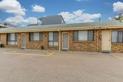 Hybiscus Waterfront Apartments - VIC Tourism 1