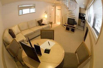 Breathtaker All Suite Hotel - VIC Tourism 0