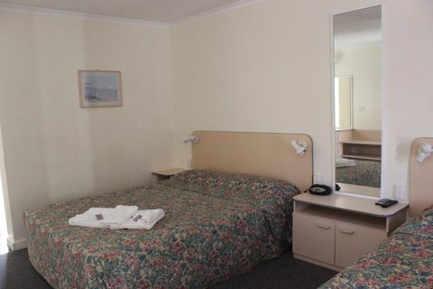Mid Coast Motor Inn - VIC Tourism 3